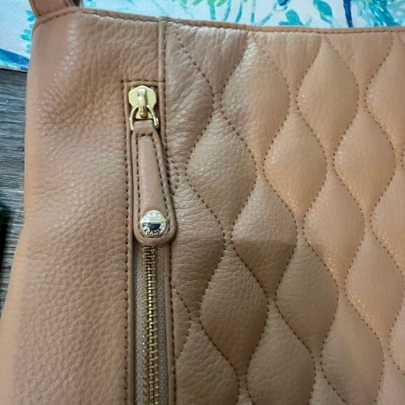 Like new Vera Bradley beige crossbody purse - Picture 10 of 13
